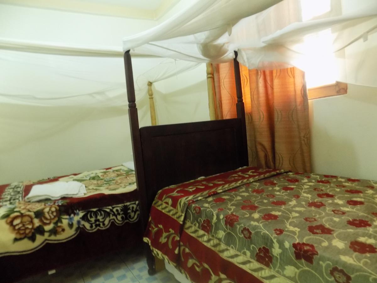 Pride Travellers Hotel Mubende Dış mekan fotoğraf