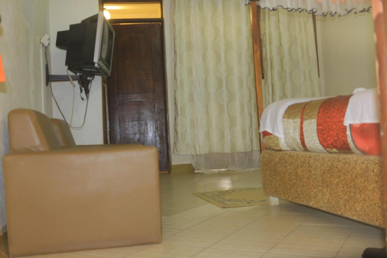 Pride Travellers Hotel Mubende Dış mekan fotoğraf